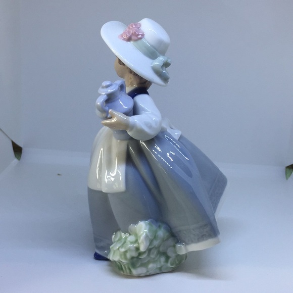 Vintage Nao by Lladro “Country Maiden” - Picture 2 of 4